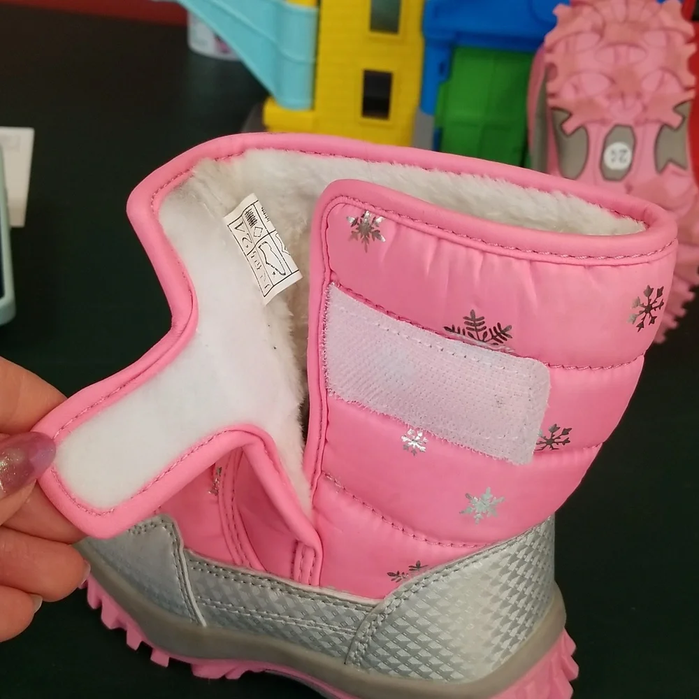 Coga Pink ❄Snowflake❄ Girls Winter Boots - Size 7-8